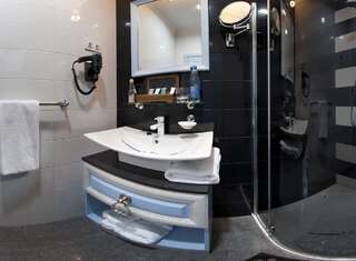 Отель Миракс Бутик Отель Харьков Стандартный двухместный номер с 2 отдельными кроватями-5